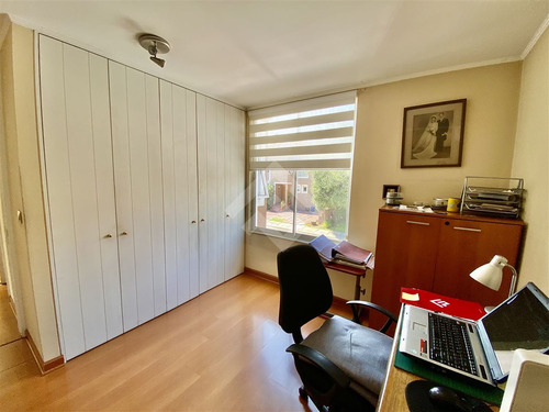 Casa En Venta De 4 Dorm. En La Reina