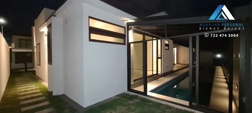 Casa De Una Sola Planta Con Carriles De Nado En Venta O Renta Metepec