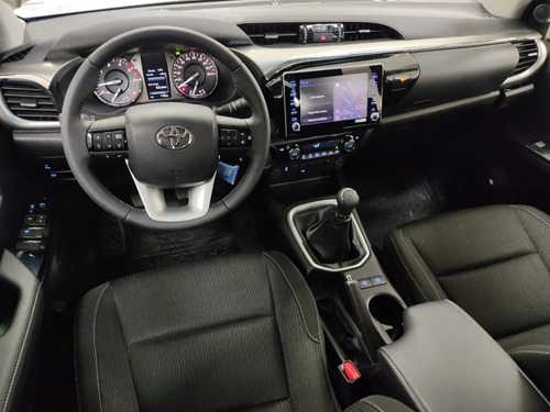 Imagen 7 de 25 de Toyota Hilux Srv 2.8tdi 4x2 Mt 204cv 0km Entrega Inmediata