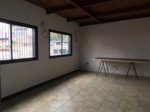 Destacado Inmueble En Venta, Los Rosales