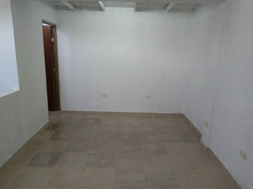 Se Vende Local En Tipuro, Centro Comercial Comunitario Maturin Estado Monagas.