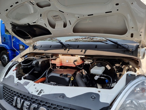 Imagem 9 de 15 de Iveco Daily 35s14 2018 Baú Ar Condicionado