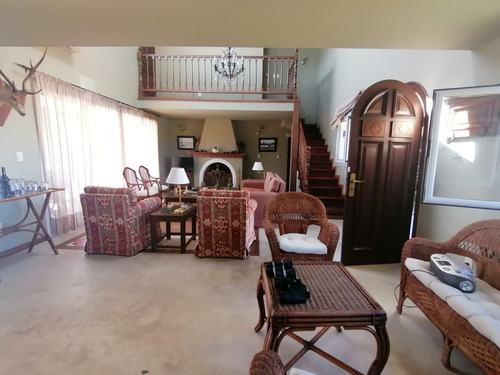 Quinta En Venta De 4 Dormitorios En La Rinconada (ref: Atm-6236)