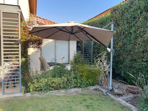 Se Vende Casa Con Excelente Ubicación 3d, 3b, Jardín Formado