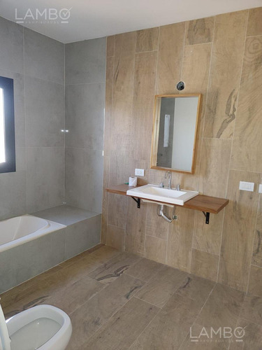 Venta Casa Escobar San Sebastian