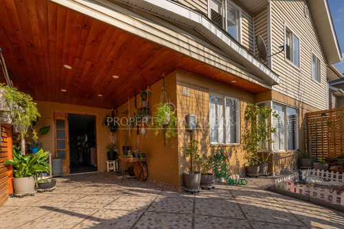 Acogedora Casa En Sector Residencial De Ciudad Del...
