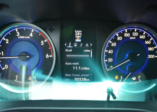 Imagem 6 de 7 de Toyota Hilux 2.8 Srv 4x4 Cd 16v