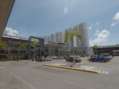 En Venta Local Comercial Con Excelente Ubicación En El Centro De Cancún C3139