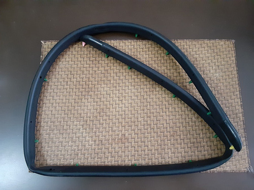 Goma Inferior De Puerta Delt Izquierda De Grand Cherokee.