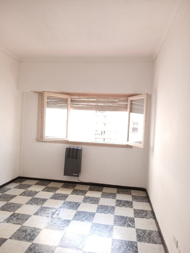 Imagen 3 de 14 de Departamento De 2 Ambientes Con Dependencia Y Lavadero.
