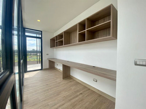 Moderna Casa Nueva En Venta 5 D En Suite Más Servicios.
