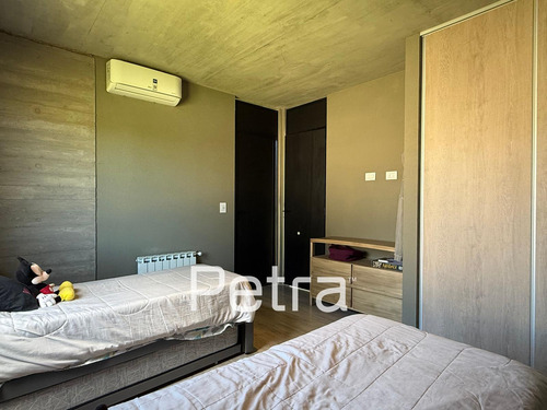 Casa En Venta De Hormigón Visto En Costa Esmeralda