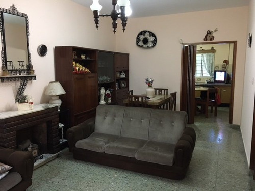 Imagen 4 de 12 de Urdaneta 1052, Entre Bedoya Y Edison, Isidro Casanova