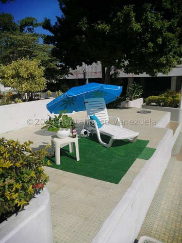 En Venta Lujosa Casa En Caraballeda Con Acabados De Lujo, Piscina Propia Y Muelle Propio Jm 25:926