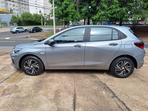 Chevrolet Onix Hatch 1.0 4P FLEX LT