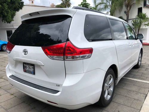 Imagen 3 de 10 de Toyota Sienna 2013 5p Le Aut A/a Ee