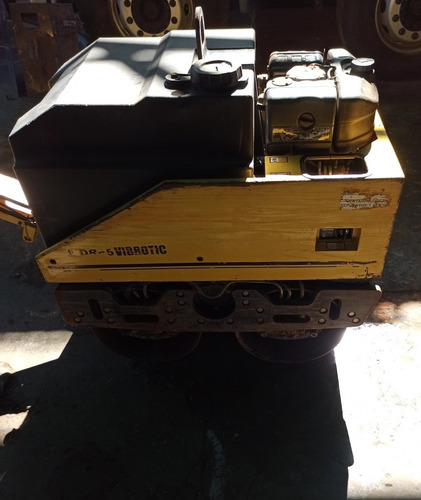 Imagen 3 de 7 de Compactador De Asfalto De Doblerodillo Marca Vibrotic Wdr65
