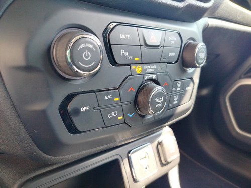 Jeep Renegade 1.8 16V FLEX LONGITUDE 4P AUTOMÁTICO