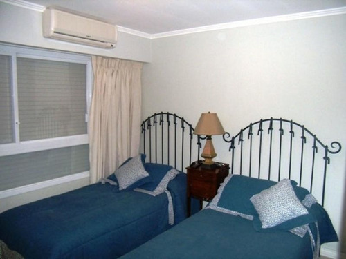 Apartamento En Alquiler Por Temporada De 3 Dormitorios En Playa Mansa