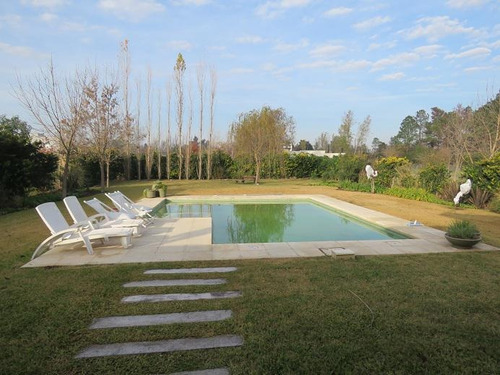 Casa De 4 Dormitorios En Venta - Pileta - Hostal Del Sol - San Eduardo - Aldea