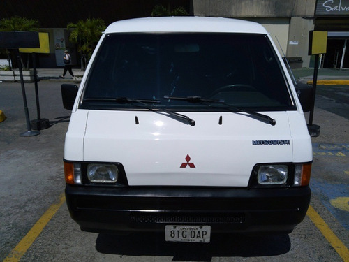 Imagen 2 de 12 de Mitsubishi L300 Panel