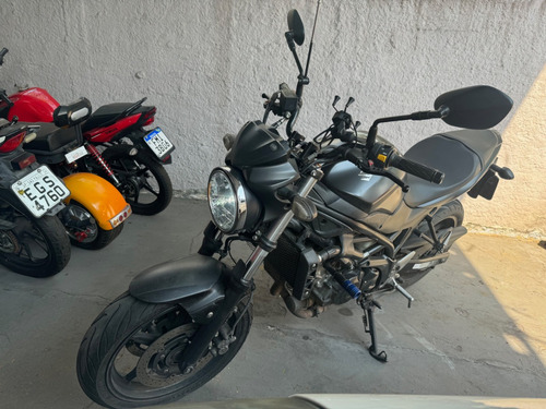 Suzuki Sh650a 2019 Com 25.000 Km Preta