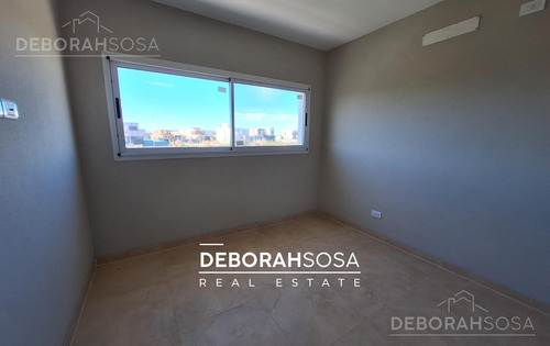 Casa En Venta En Barrio-el Canton -al Agua-zona Norte -a La Laguna-escobar