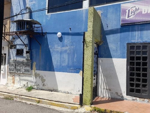 Imagen 3 de 9 de Local En Valencia, Licencia De Licores, 18 Habitac. Oferta