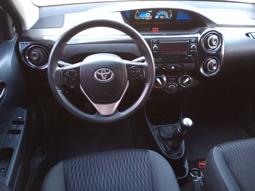 Imagen 9 de 11 de Toyota Etios Sedan 2017 Xs 1.5 N Mt6