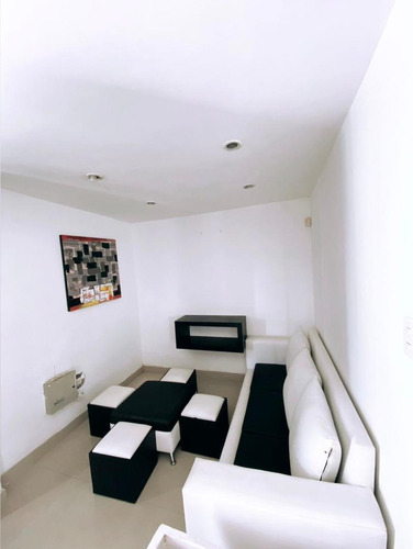 Imagen 8 de 15 de Venta De Casa Quinta, Sector Colinas De Pirineos. Adlz