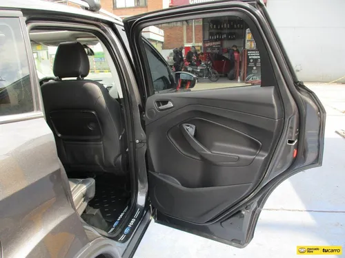 Ford Escape TITANIUM 4X4 2000CC AT AA