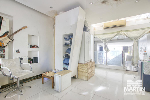 Local De 170 M2 Cubiertos, 2 Baños, 2 Subsuelos Y Jardín, A Metros De Alvear.