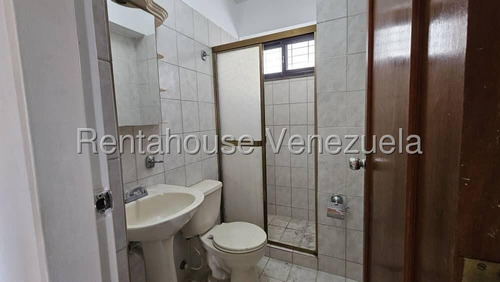 Ms Rentahouse Vende Apartamento Con Excelente Ubicación, Distribución Y Servicios. El Inmueble Cuenta Con Excelente Distribución De Su Sala Comedor, Bar En Madera, Cocina Empotrada,