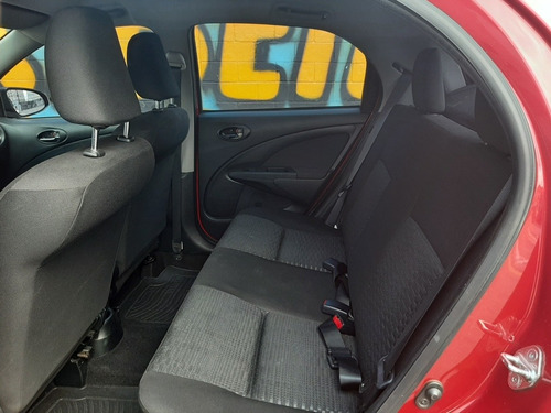 Imagem 8 de 12 de Toyota Etios 2014 1.3 16v X 5p