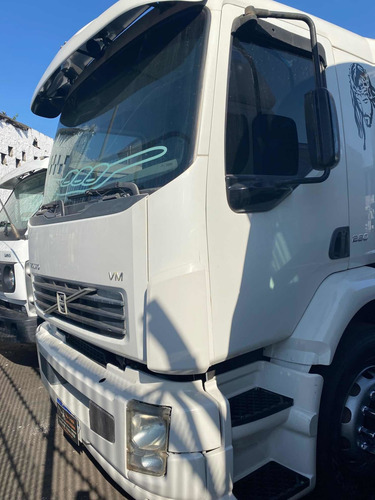 Imagem 9 de 15 de Volvo Vm 260 Truck Carroceria Ar Condicionado