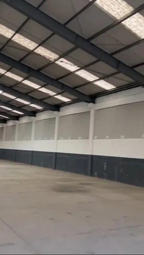 Bodega En Renta De 2,000m2 En Tultitlan Estado De México. La Bodega Se Ubica A Unas Cuadras Del Circuito Exterior Mexiquense.