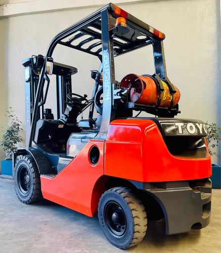 Imagen 10 de 11 de Autoelevador Toyota 2.5tn Nafta/glp/desplazador