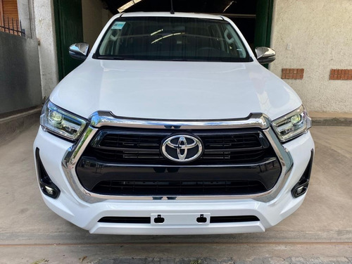 Imagen 2 de 10 de Toyota Hilux 2.8 C/d 4x4 Tdi Srv At6 204cv