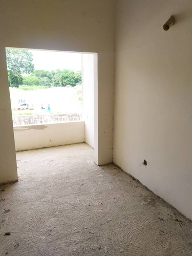Town House En Venta En Obra Gris Ubicado En Residencias Vista Al Golf Urb Villas De San Diego Country Club. St