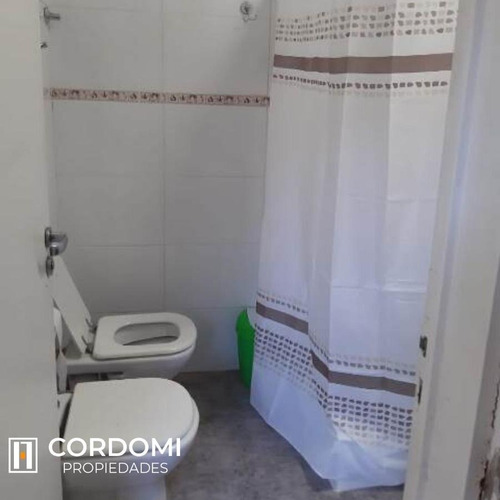 Imagen 8 de 11 de Chalet Con Entrada Varios Autos Y Fondo - Lanús Este