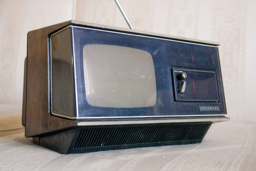 Antiguidade Rádio Tv Portátil National Anos 70 Reliquia Leia