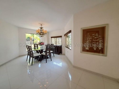 Julio Latouche 25-16262 Casa En Venta Tipo Mediterraneo En Altos De Guataparo Valencia. Amplia, Comoda, Planta Eléctrica A Gas De 16 Kw Y Pozo De Agua,..