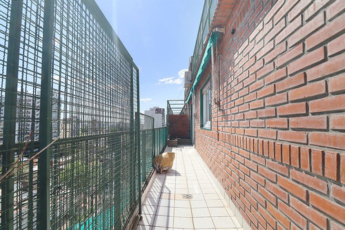 Dpto. 4 Amb. En Duplex Con 2 Balcones Y Cochera