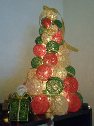 Imagen 4 de 5 de Arbol Navideño Con Luz Y Esferas De Hilo