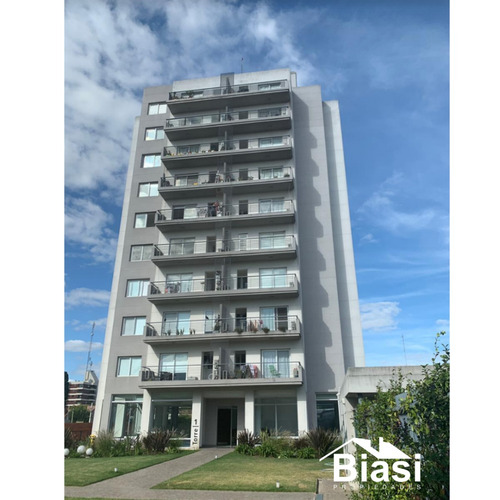 Venta De Departamento En El Complejo Torres De Moreno.