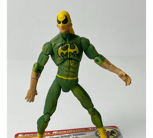 Iron Fist Figura Hasbro Marvel Universe 3.75 (Usado)