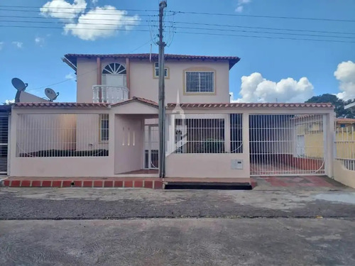 Town House En Alquiler En Circuito Cerrado, Sector Paratepuy