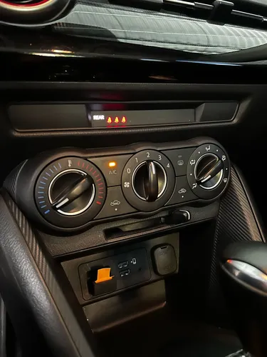 Mazda 2 1.5 Touring Carbón Edition