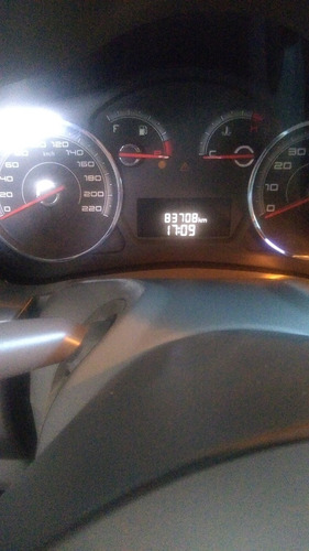 Imagem 4 de 8 de Fiat Grand Siena 2013 1.6 16v Essence Flex 4p