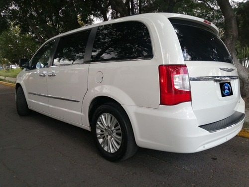 Imagen 3 de 15 de Chrysler Town & Country Limited 2012